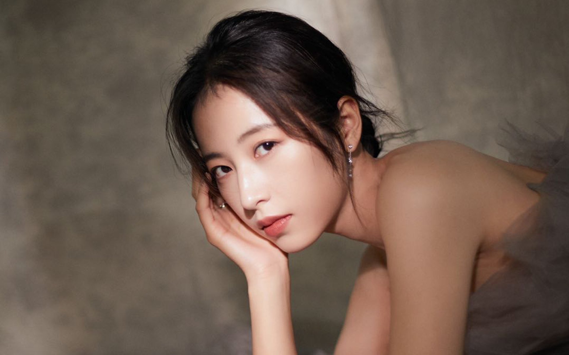 爱游戏体育（AYX）官方APP下载-西班牙队在欧洲杯期间的战术调整取得显著成效，西班牙欧洲杯阵容分析