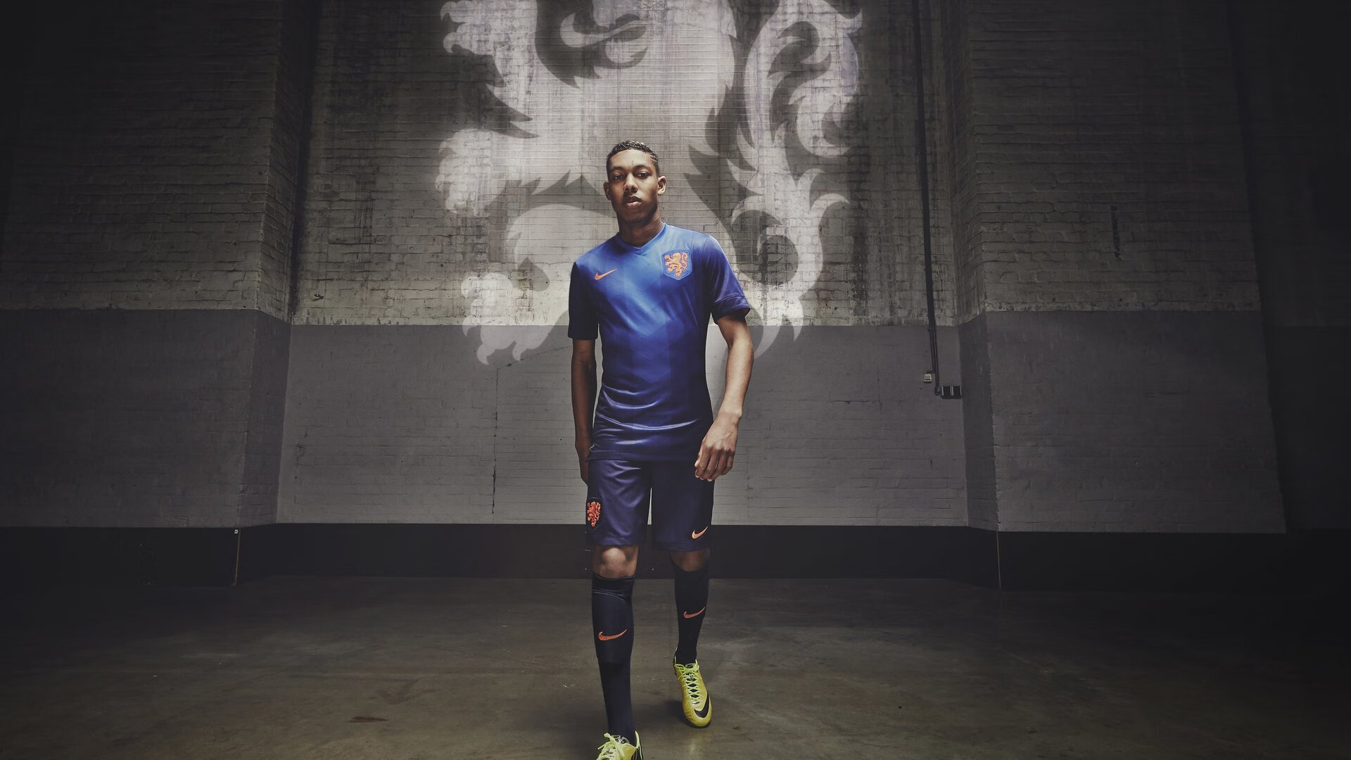 爱游戏体育APP下载-《跨界IP合作：电竞带动周边娱乐产业繁荣》，跨境电竞