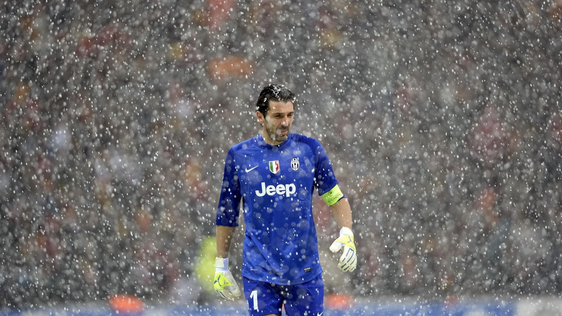 爱游戏体育app-伊朗球员用毯子盖住替补席，被误认为冬奥冰壶队，伊朗杯是什么